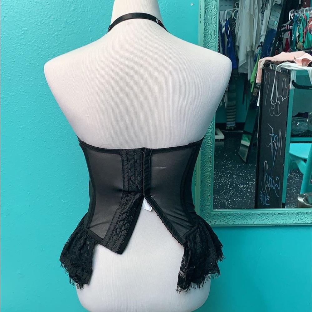Lingerie - Picture 3 of 4